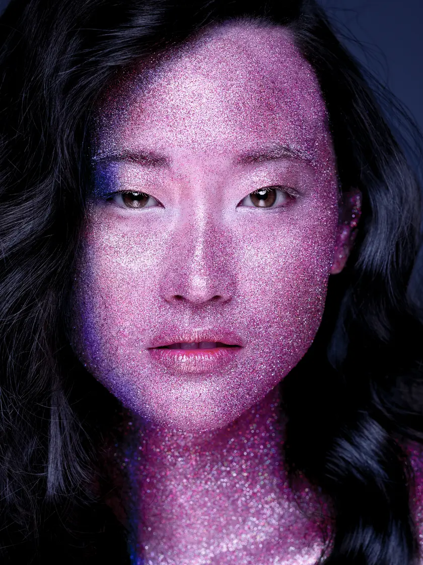 Beauty-Close-up mit Hautfokus, Make-up von Lukas Wythe